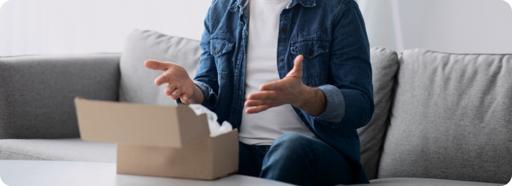 Header Grafik - Beschwerdemanagement - Man mit einem Paket